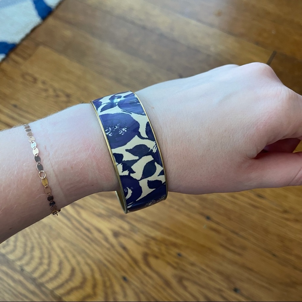 Banana Republic blue and white enameled bangle bracelet abstract floral print